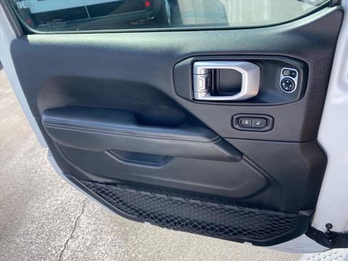 Used 2019 Jeep Wrangler Unlimited Sahara w/ Uconnect 4C Nav & Sound Group AWD/4WD image 21