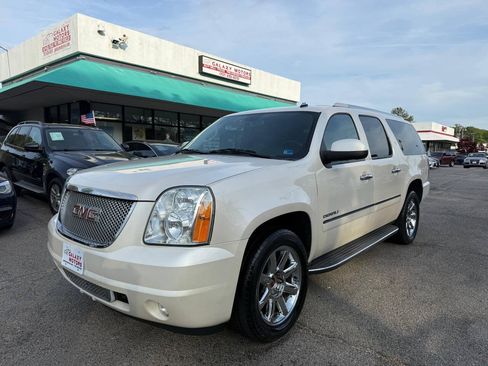 Used 2013 GMC Yukon XL Denali AWD/4WD image 1