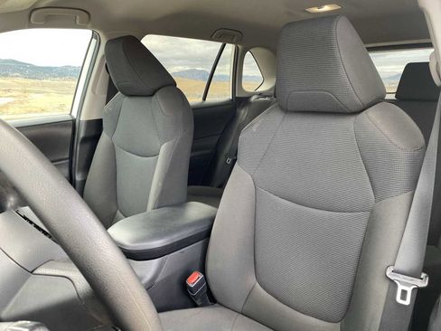 Used 2022 Toyota RAV4 LE image 15