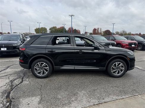 New 2026 Lincoln Corsair Premiere image 11