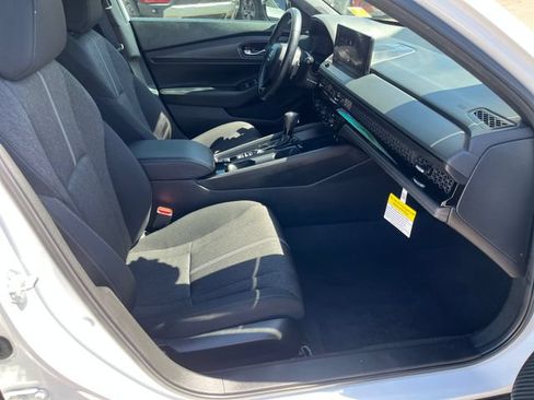 Used 2025 Honda Accord Sport image 16