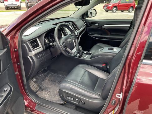 Used 2017 Toyota Highlander XLE AWD/4WD image 14