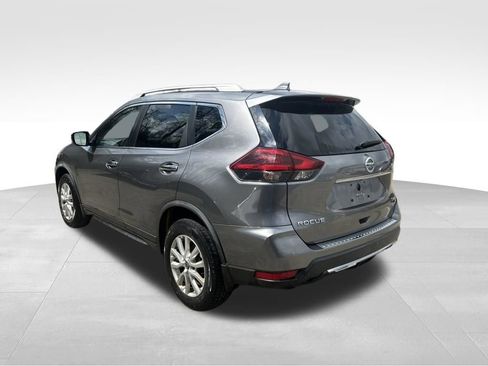 Used 2018 Nissan Rogue SV image 3