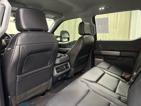 Used 2024 Ford F250 Lariat w/ Black Appearance Package image 19