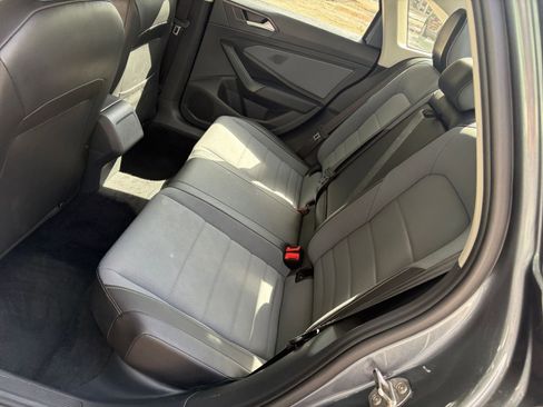 Used 2025 Volkswagen Jetta SE FWD image 39