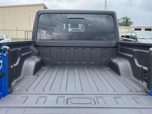 New 2026 Jeep Gladiator Sport AWD/4WD image 17