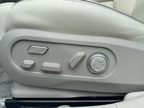 Used 2024 Genesis GV60 Advanced image 29