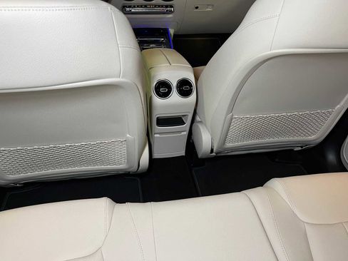 Used 2025 Mercedes-Benz GLB 250 image 18