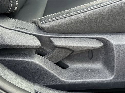 Used 2025 Toyota Camry SE image 31