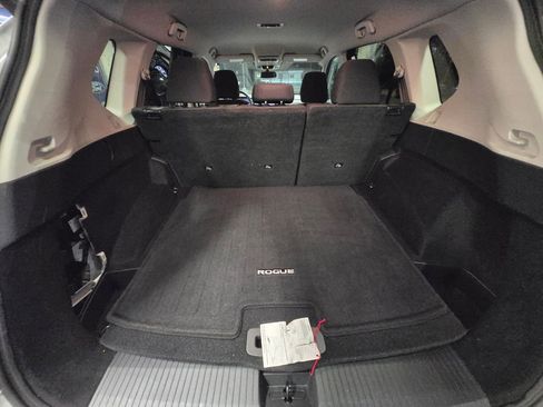 Used 2025 Nissan Rogue SV image 8