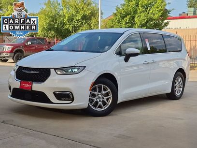 Used 2023 Chrysler Pacifica Touring-L