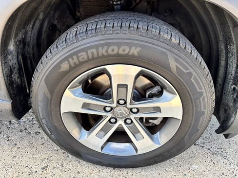 Used 2025 Honda Pilot EX-L image 9
