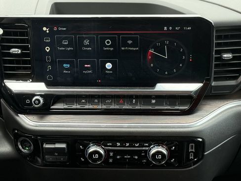 Used 2025 GMC Sierra 1500 SLT AWD/4WD image 16