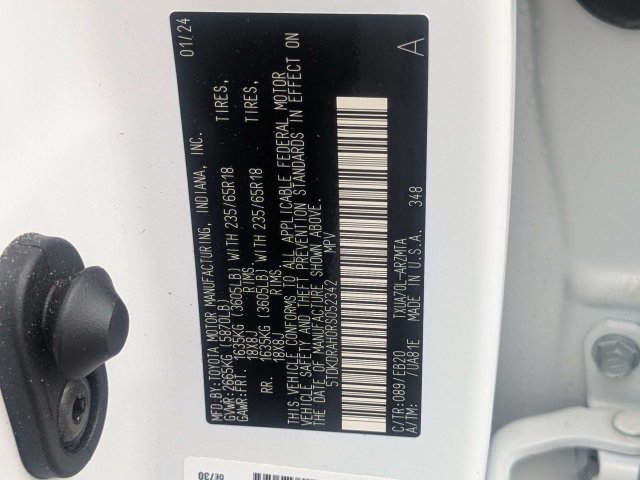 Used 2024 Toyota Highlander XLE FWD image 20