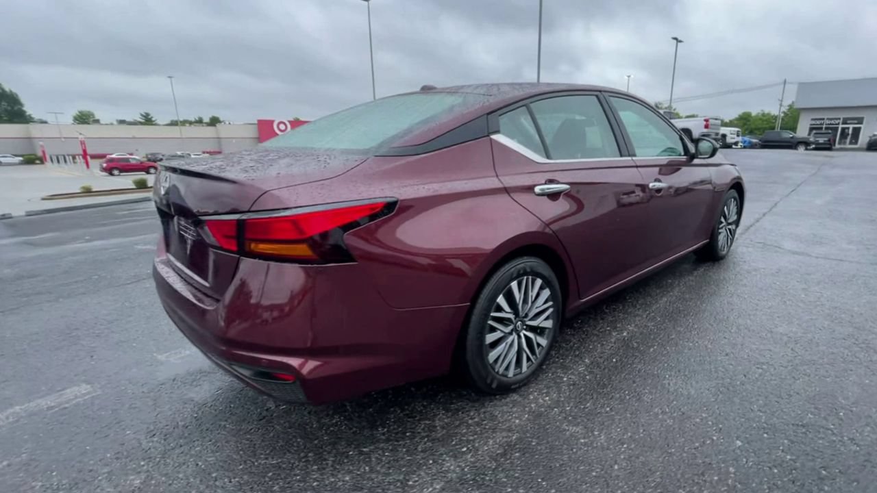 Used 2025 Nissan Altima 2.5 SV FWD image 9