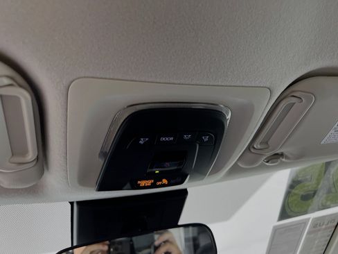 Used 2025 Toyota Corolla LE w/ Convenience Package image 21