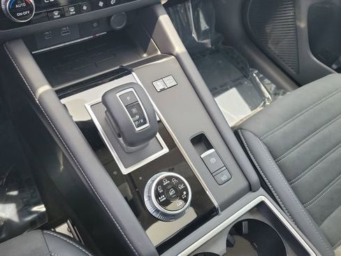 New 2025 Mitsubishi Outlander SE image 35