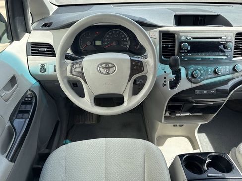 Used 2012 Toyota Sienna LE image 10