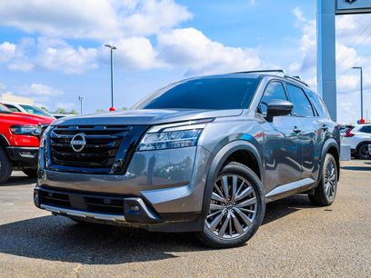 Used 2024 Nissan Pathfinder SL w/ SL Premium Package