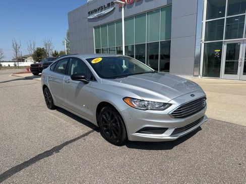 Used 2017 Ford Fusion SE FWD image 4