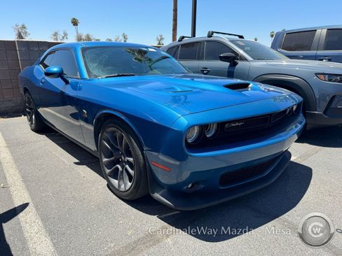 Used 2022 Dodge Challenger R/T Scat Pack w/ Driver Convenience Group RWD image 2