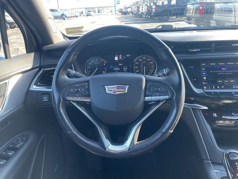 Used 2021 Cadillac XT6 Premium Luxury AWD/4WD image 12