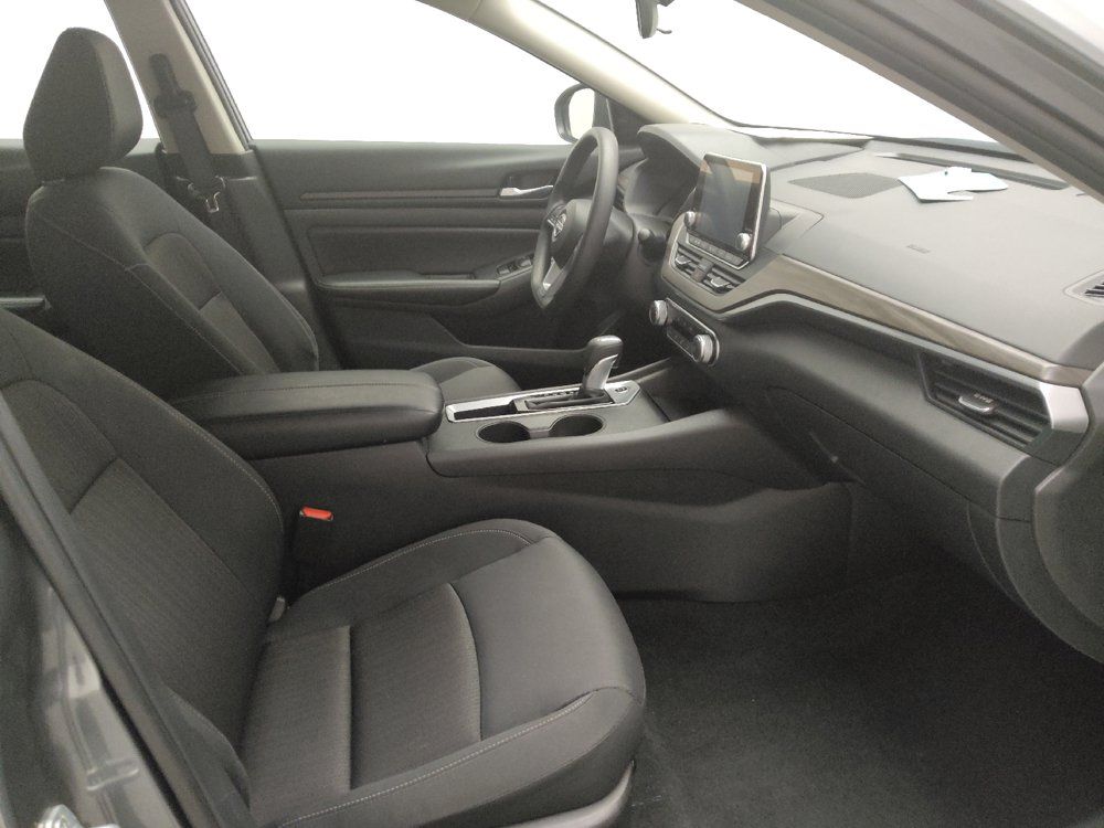 Used 2025 Nissan Altima 2.5 SV FWD image 21