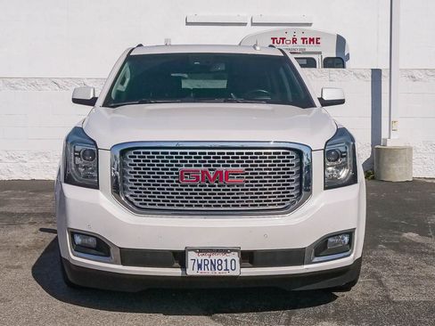 Used 2017 GMC Yukon XL Denali RWD image 2