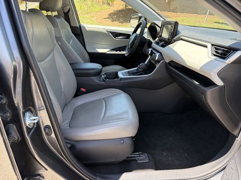 Used 2021 Toyota RAV4 XLE w/ Convenience Package AWD/4WD image 13