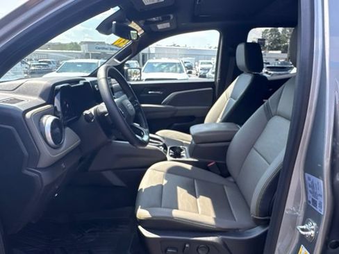 Used 2026 Chevrolet Colorado ZR2 w/ Technology Package AWD/4WD image 12