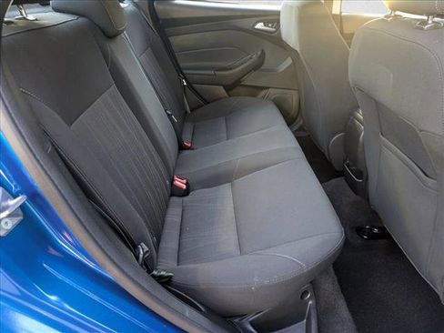 Used 2018 Ford Focus SE w/ SE Appearance Package image 18
