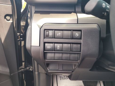 Used 2025 Toyota 4Runner SR5 AWD/4WD image 17