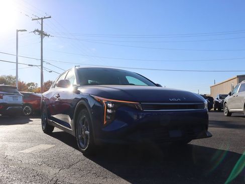 New 2025 Kia K4 FWD image 1
