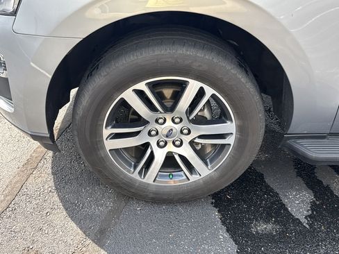 Used 2024 Ford Expedition Limited RWD image 9