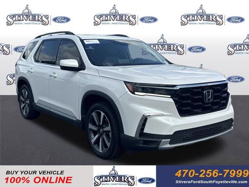 Used 2025 Honda Pilot Touring image 1