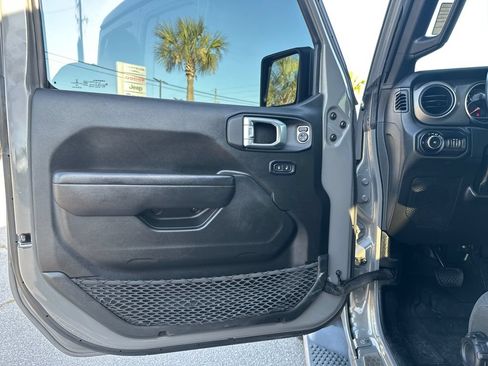 Used 2022 Jeep Wrangler Unlimited Sport w/ Sun And Sound Package AWD/4WD image 10
