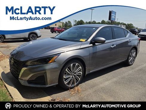 Used 2025 Nissan Altima 2.5 SL FWD image 1