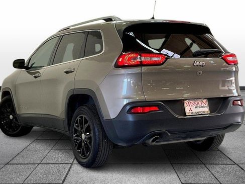 Used 2017 Jeep Cherokee Latitude image 12