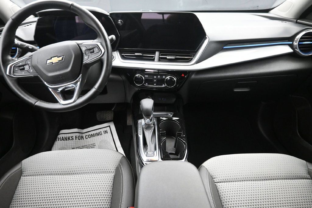 Used 2024 Chevrolet Trax LT w/ Driver Confidence Package FWD image 16