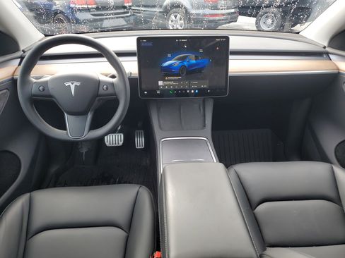 Used 2024 Tesla Model Y Performance image 12