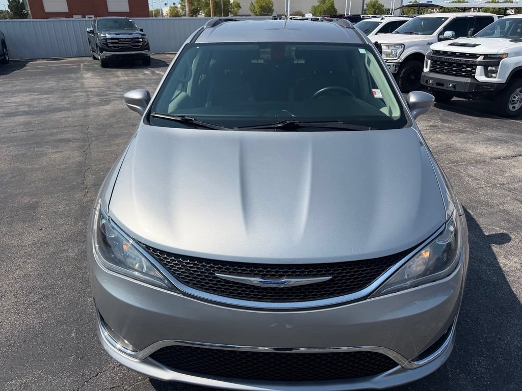 Used 2018 Chrysler Pacifica Touring-L w/ Tire & Wheel Group FWD image 9