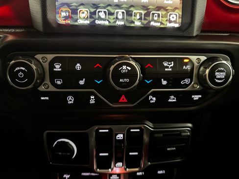 Used 2021 Jeep Wrangler Unlimited Rubicon w/ Uconnect 4C Nav & Sound Group AWD/4WD image 33