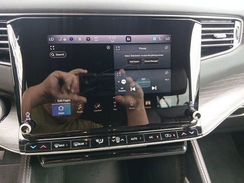 Used 2024 Jeep Wagoneer Series III image 41