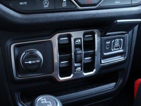 Used 2025 Jeep Wrangler Unlimited Sport AWD/4WD image 14