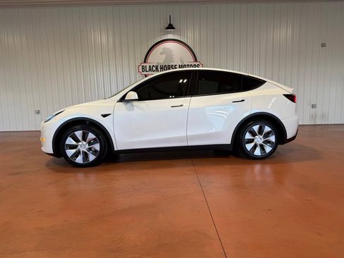 Used 2020 Tesla Model Y Long Range image 2