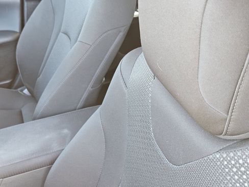 Used 2019 Toyota Prius LE image 23