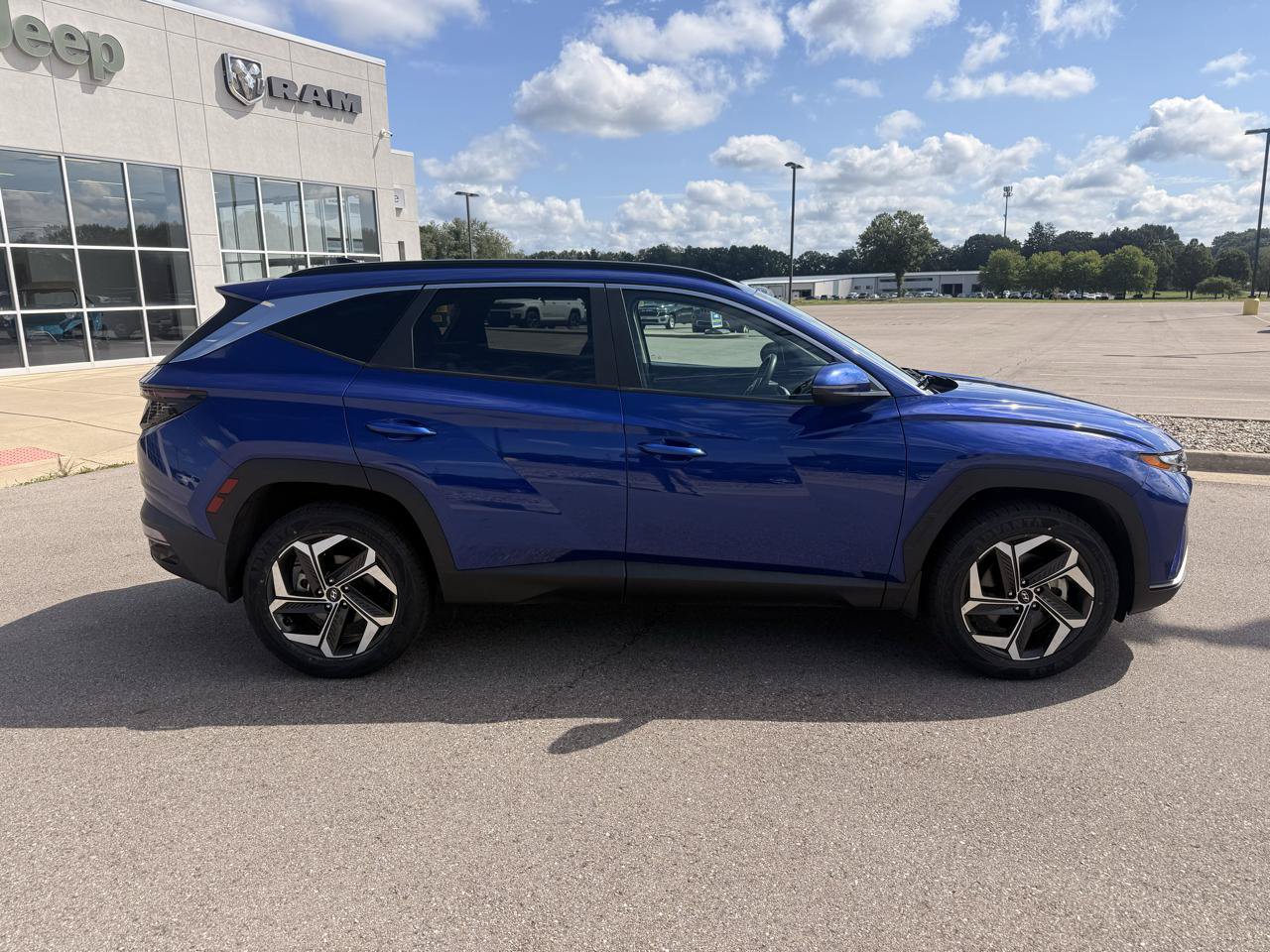 Used 2023 Hyundai Tucson SEL w/ Convenience Package AWD/4WD image 2