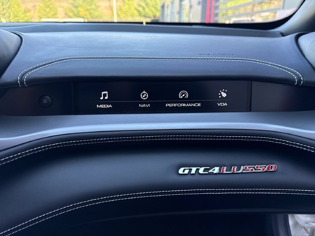 Used 2018 Ferrari GTC4Lusso AWD/4WD image 33