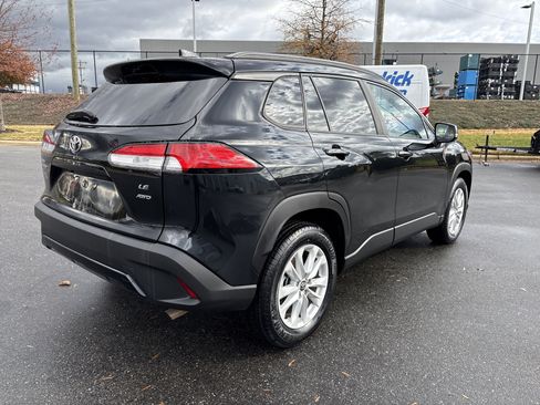 Used 2022 Toyota Corolla Cross LE image 9
