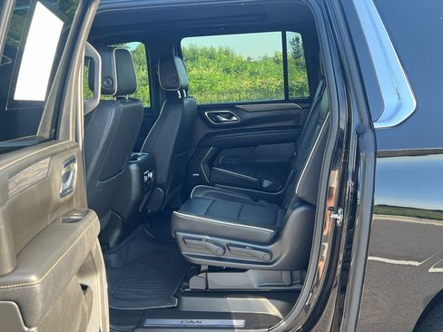 Used 2023 GMC Yukon XL SLT w/ SLT Premium Package AWD/4WD image 35